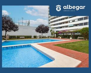 Swimming pool of Flat for sale in  Valencia Capital  with Air Conditioner, Terrace and Swimming Pool