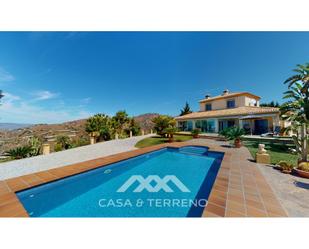 Vista exterior de Casa o xalet en venda en Sayalonga amb Aire condicionat, Terrassa i Piscina