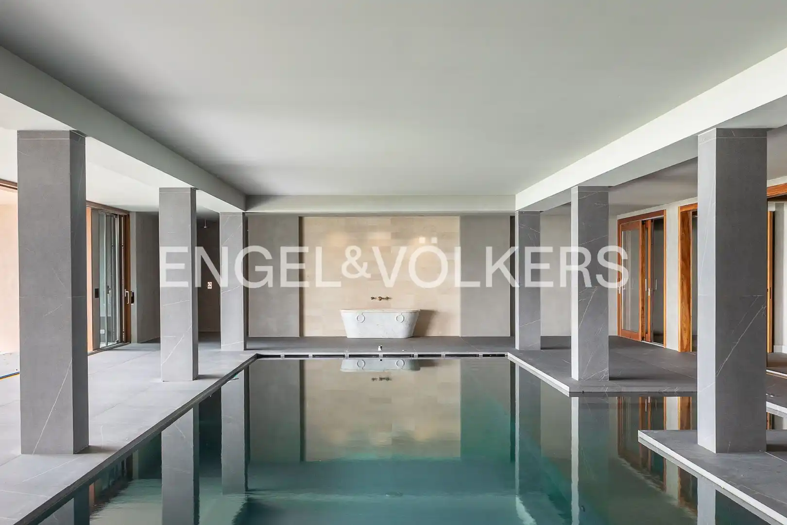 Schwimmbecken von Country house zum Verkauf in Sant Andreu de Llavaneres mit Klimaanlage, Heizung und Privatgarten