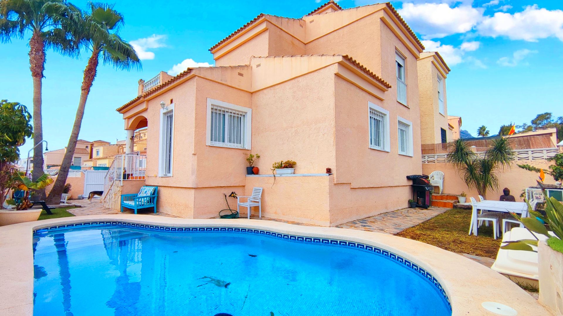 Vista exterior de Casa o xalet en venda en La Nucia amb Aire condicionat, Calefacció i Jardí privat