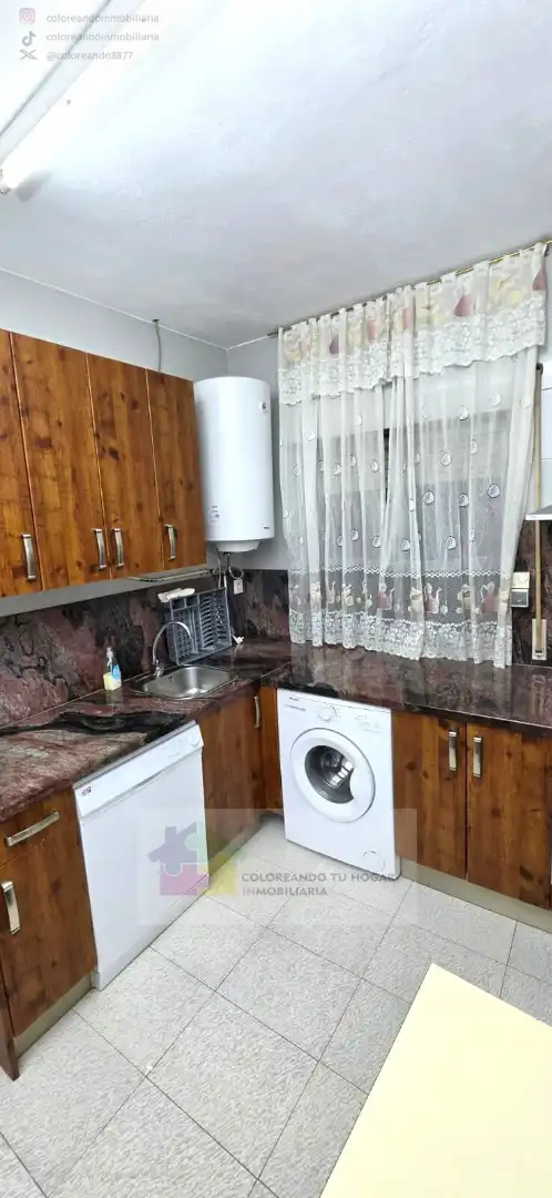 Cuina de Pis de lloguer en Villadangos del Páramo amb Calefacció, Parquet i Moblat