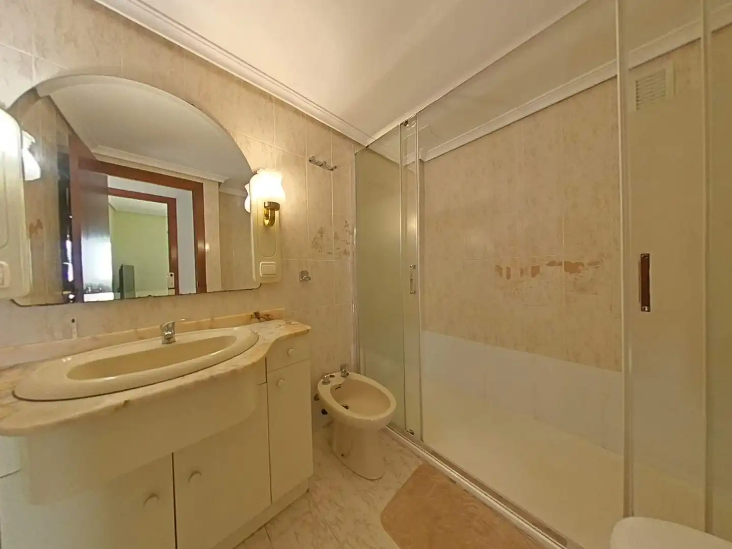 Badezimmer von Wohnungen zum Verkauf in Salou mit Heizung, Möbliert und Gemeinschaftspool