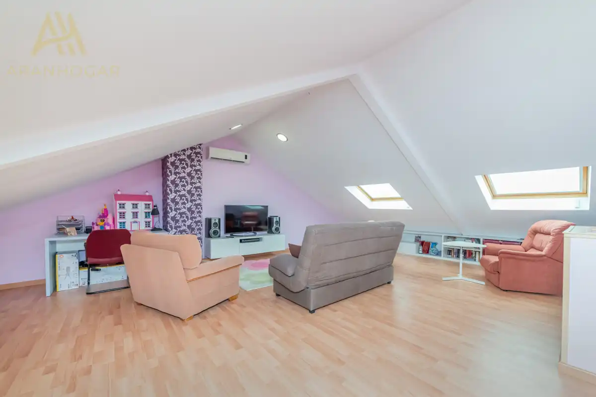Detached house with terrace for sale in Calle de Islas Galapagos, imagen 22