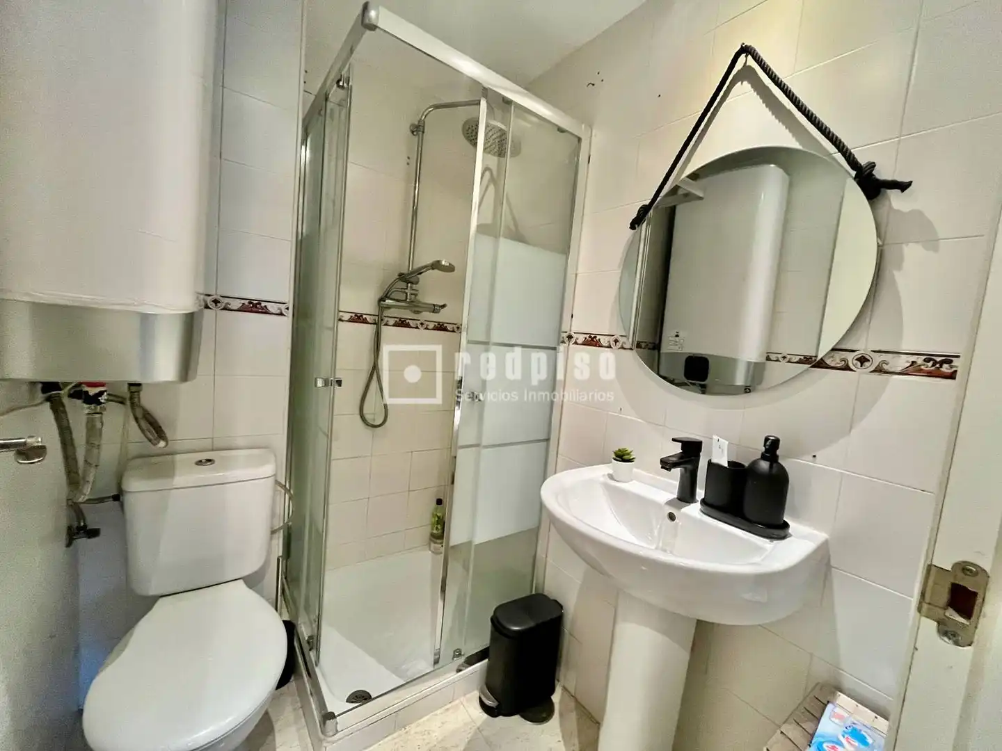 Badezimmer von Dachboden zum Verkauf in Benalmádena mit Klimaanlage, Heizung und Privatgarten