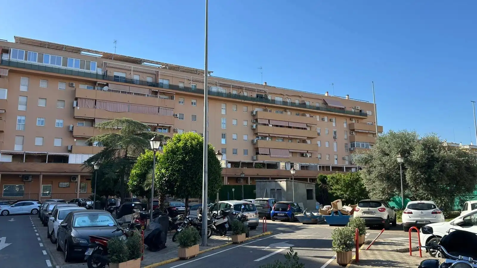 Exterior view of Flat for rent in Sevilla  with Air Conditioner, Heating and Terrace
