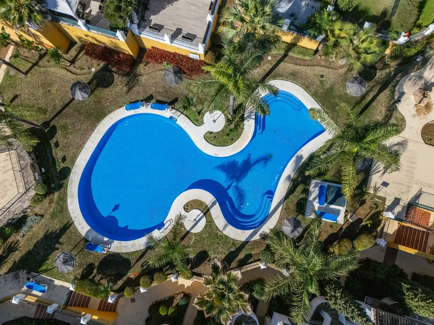 Piscina de Apartament en venda en Marbella amb Jardí privat, Terrassa i Moblat