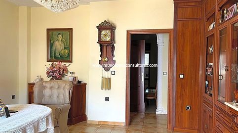 Este casa se encuentra junto al Bar El Chato de Lucena y dispone de 280 metros construidos sobre una parcela de 375 metros, con  3, imatge 2