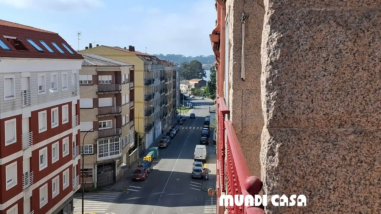 Vista exterior de Pis en venda en Boiro amb Traster i Balcó