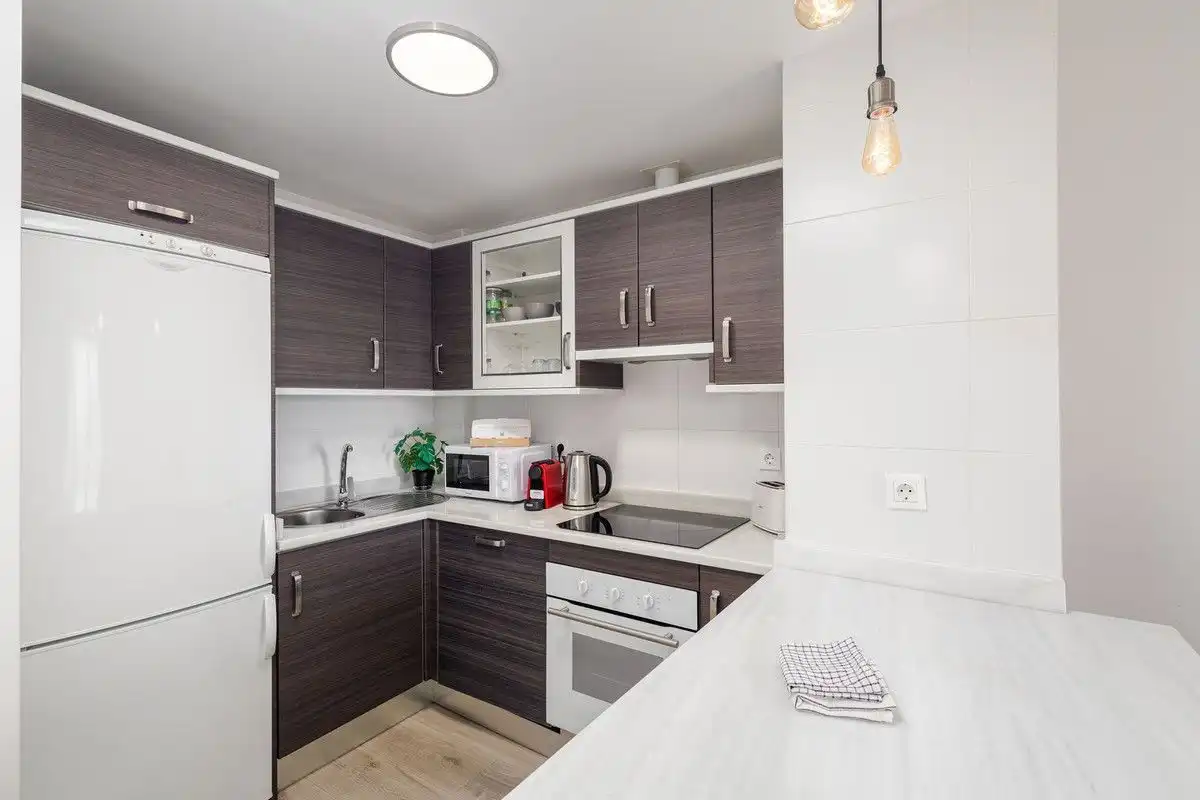 Cuina de Apartament de lloguer en Manilva amb Aire condicionat, Calefacció i Terrassa