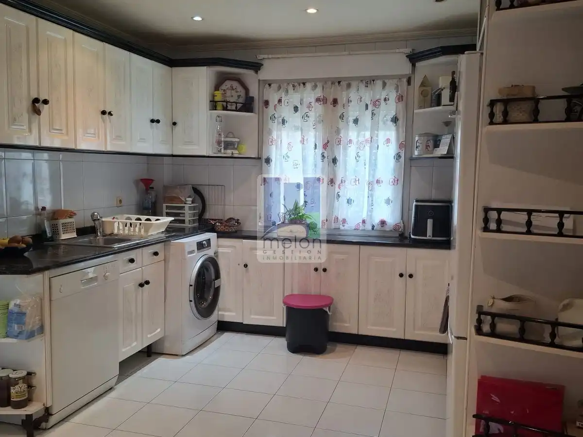 Cocina de Casa o chalet en venta en Alfoz de Quintanadueñas con Trastero