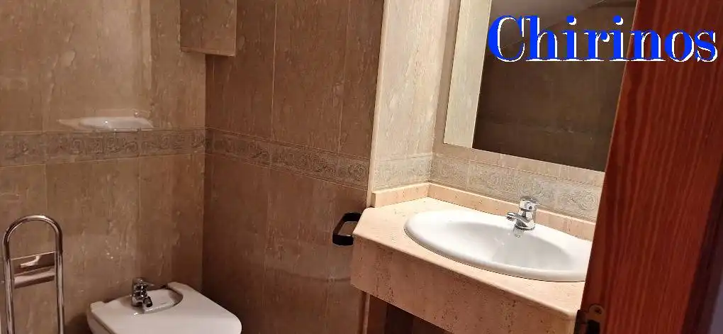 Baño de Ático de alquiler en Córdoba con Aire acondicionado, Terraza y Horno