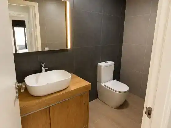 Badezimmer von Wohnungen zur Miete in Mogán mit Klimaanlage, Privatgarten und Abstellraum