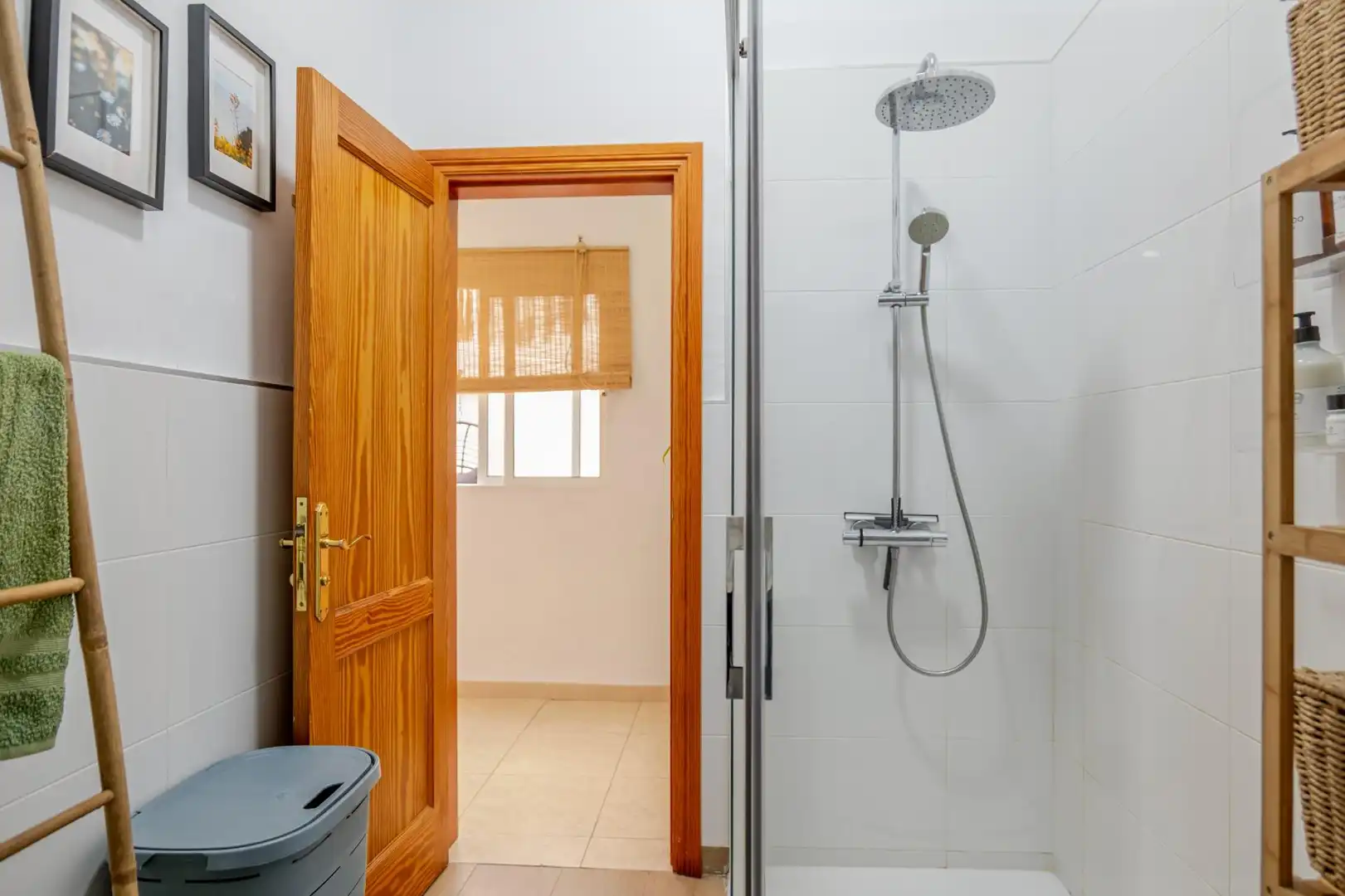 Badezimmer von Einfamilien-Reihenhaus zum Verkauf in Las Palmas de Gran Canaria mit Terrasse und Abstellraum