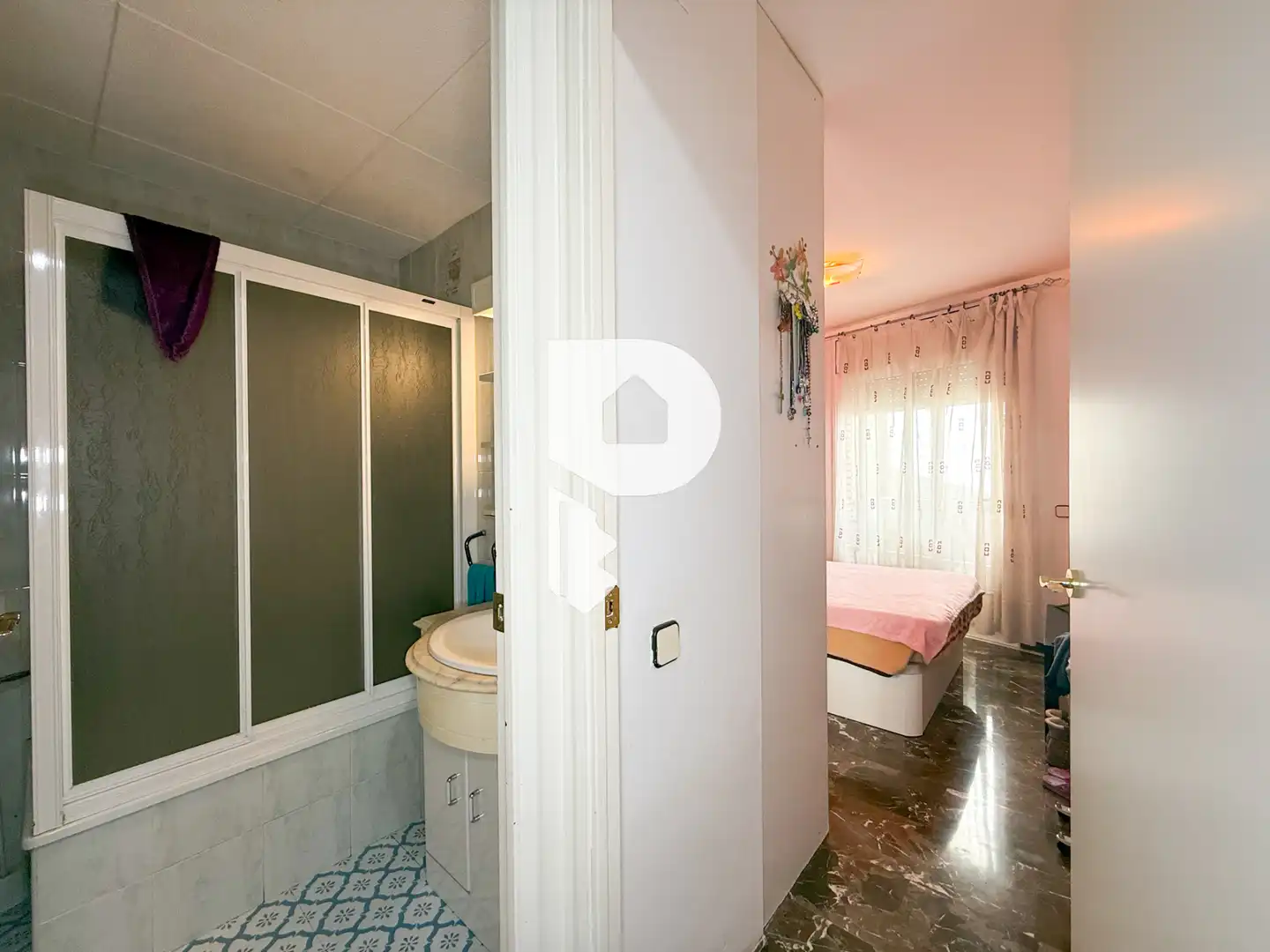 Schlafzimmer von Wohnung zum Verkauf in Sant Vicenç Dels Horts mit Heizung, Abstellraum und Fernseher