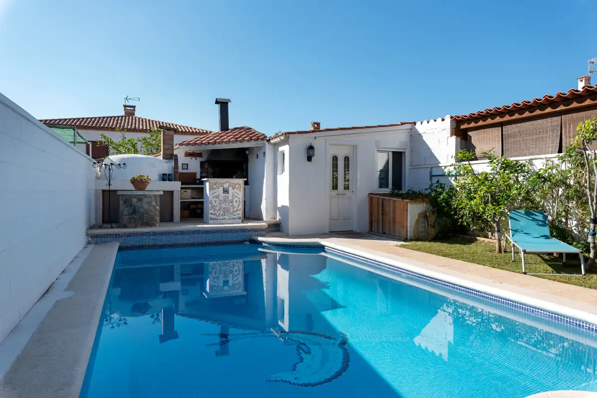 Piscina de Casa o chalet de alquiler en Sant Pere de Ribes con Aire acondicionado, Calefacción y Jardín privado
