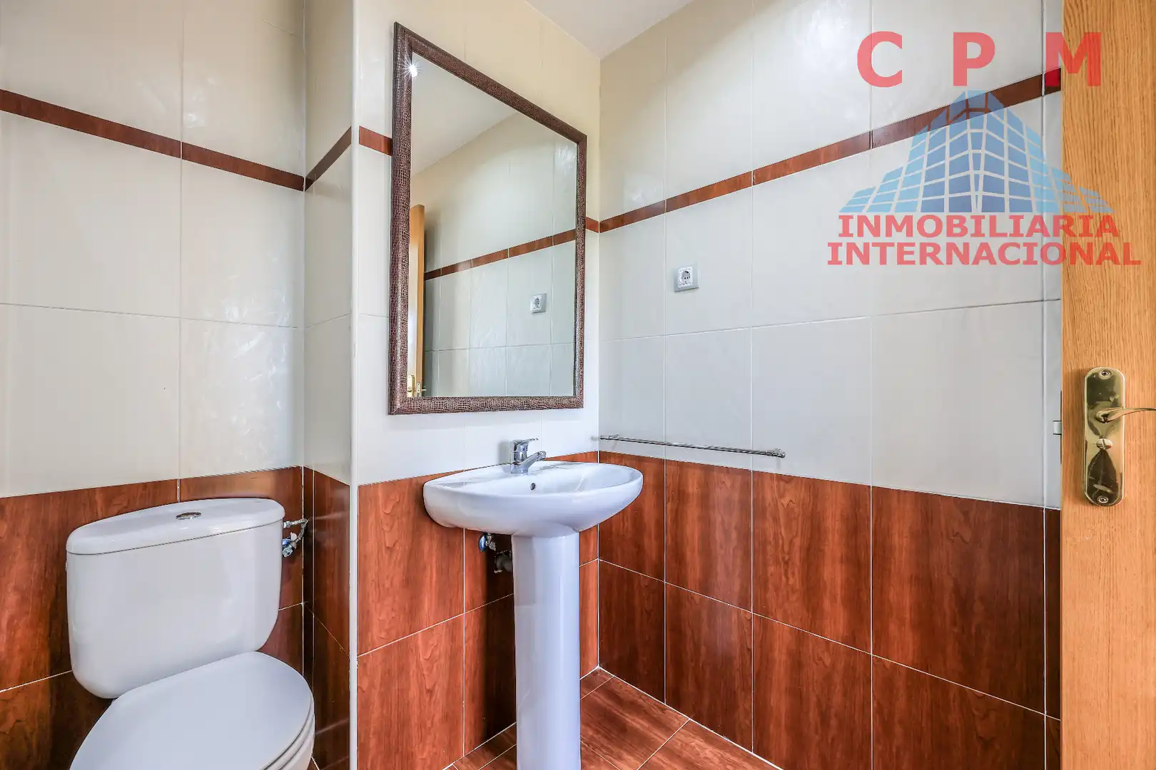 Bathroom of Flat for rent in Madrid  with Air Conditioner, Heating and Parquet flooring