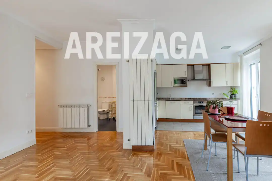Habitación de Piso en venta en Donostia - San Sebastián  con Calefacción y Balcón
