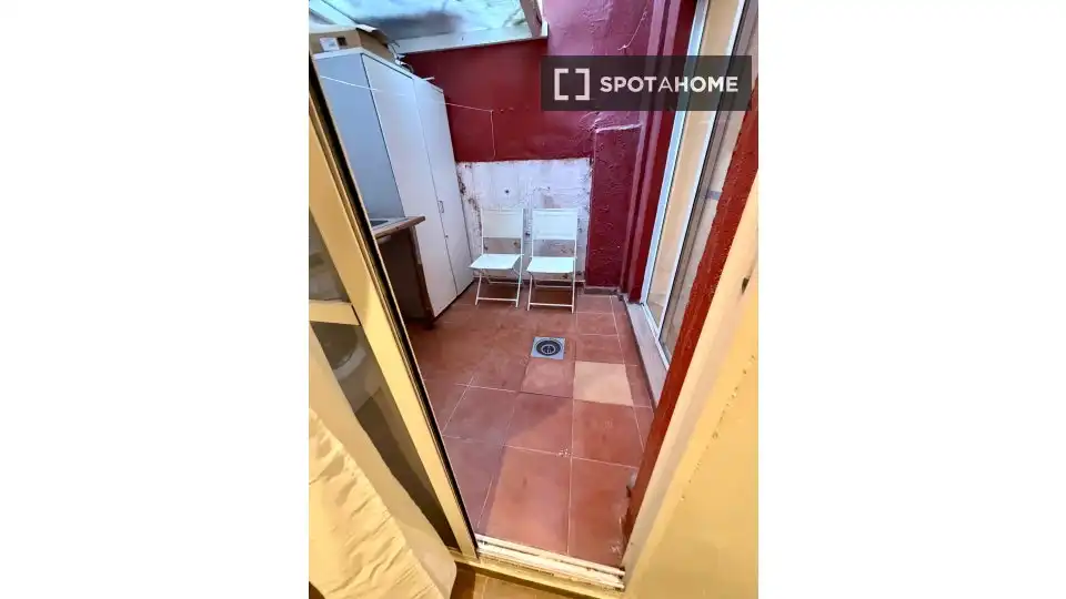 Flat for rent in Valencia  with Air Conditioner, Heating and Furnished
