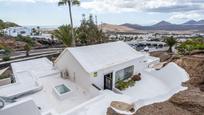 Vista exterior de Casa o xalet en venda en Teguise amb Aire condicionat i Moblat