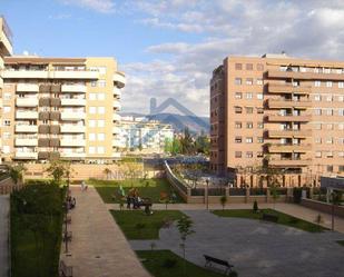 Vista exterior de Pis en venda en  Granada Capital amb Aire condicionat, Terrassa i Piscina