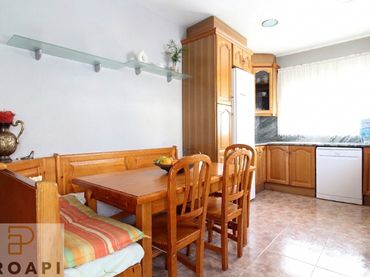 House with balcony for sale in Taialà - Germans Sabat