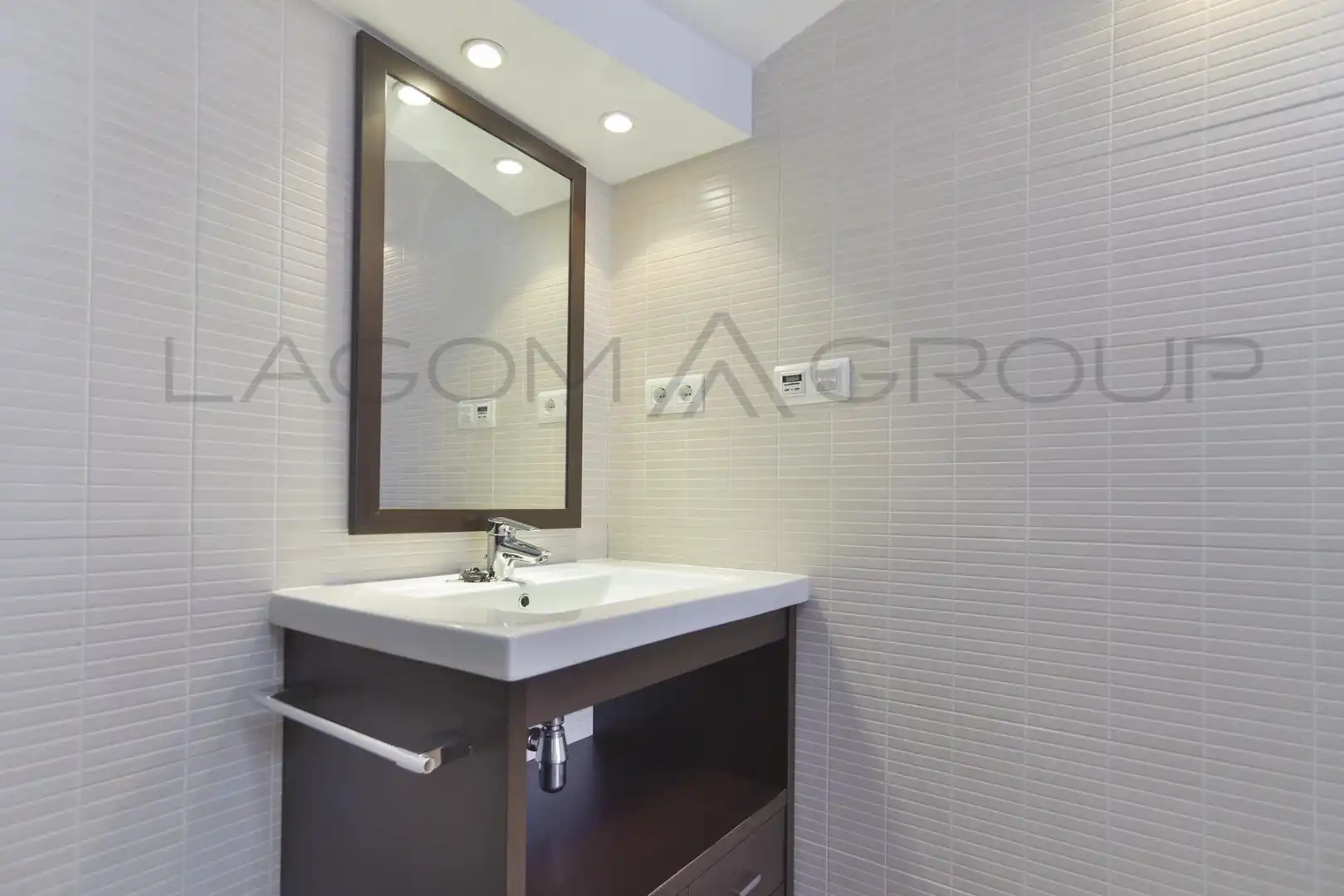 Bathroom of Duplexes for sale in Sabadell  with Air Conditioner, Heating and Parquet flooring