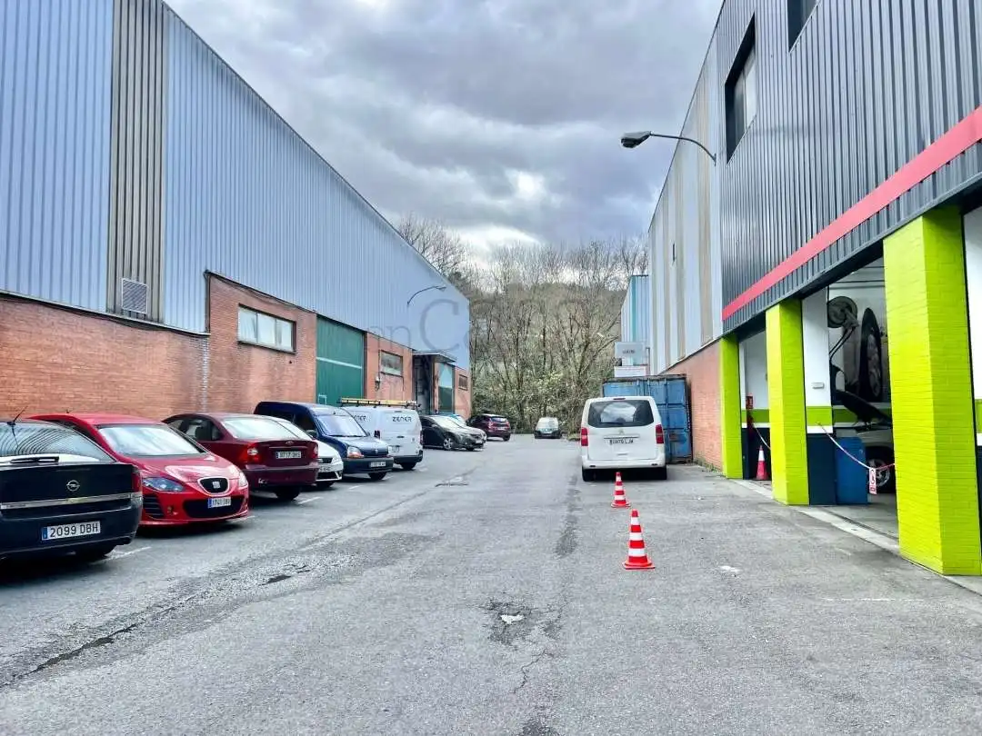Exterior view of Industrial buildings for sale in Basauri 