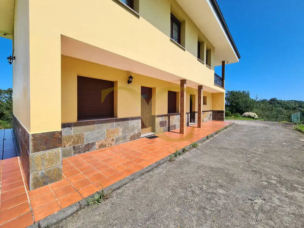 Vista exterior de Casa o xalet en venda en Ribadesella amb Calefacció, Jardí privat i Terrassa