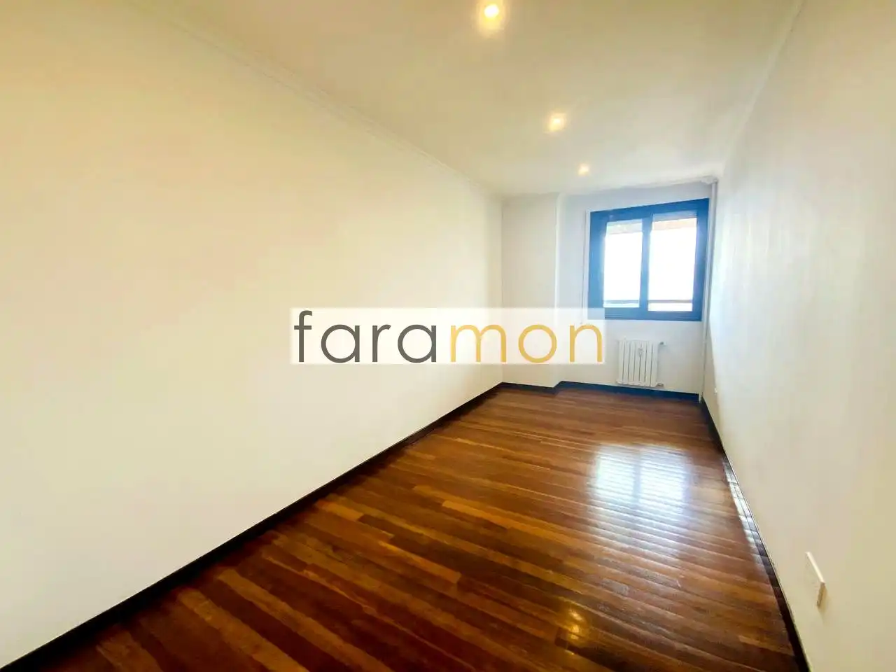 Bedroom of Flat for rent in Vigo   with Air Conditioner, Heating and Terrace