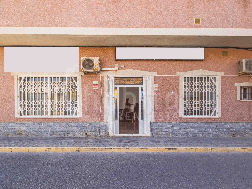 Vista exterior de Local de lloguer en Los Montesinos