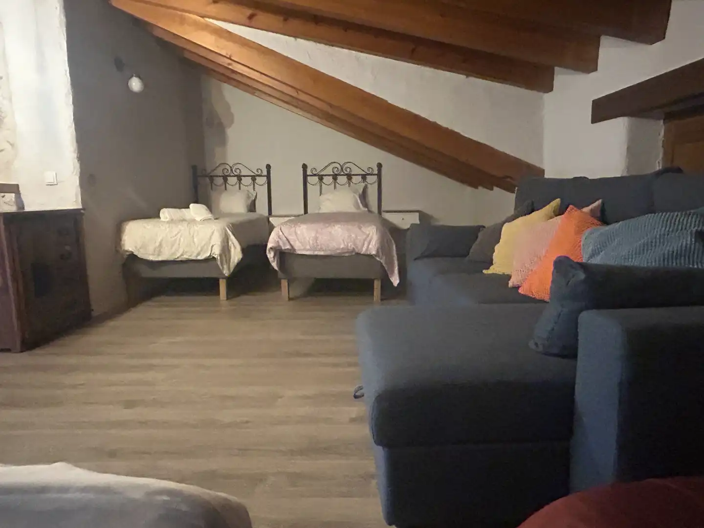 Dormitori de Casa adosada en venda en Bahabón amb Aire condicionat, Calefacció i Moblat