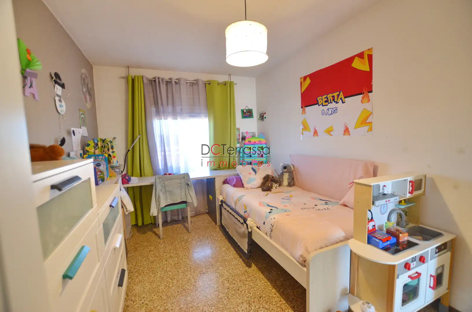 Habitación de Ático en venta en Terrassa con Aire acondicionado, Calefacción y Terraza