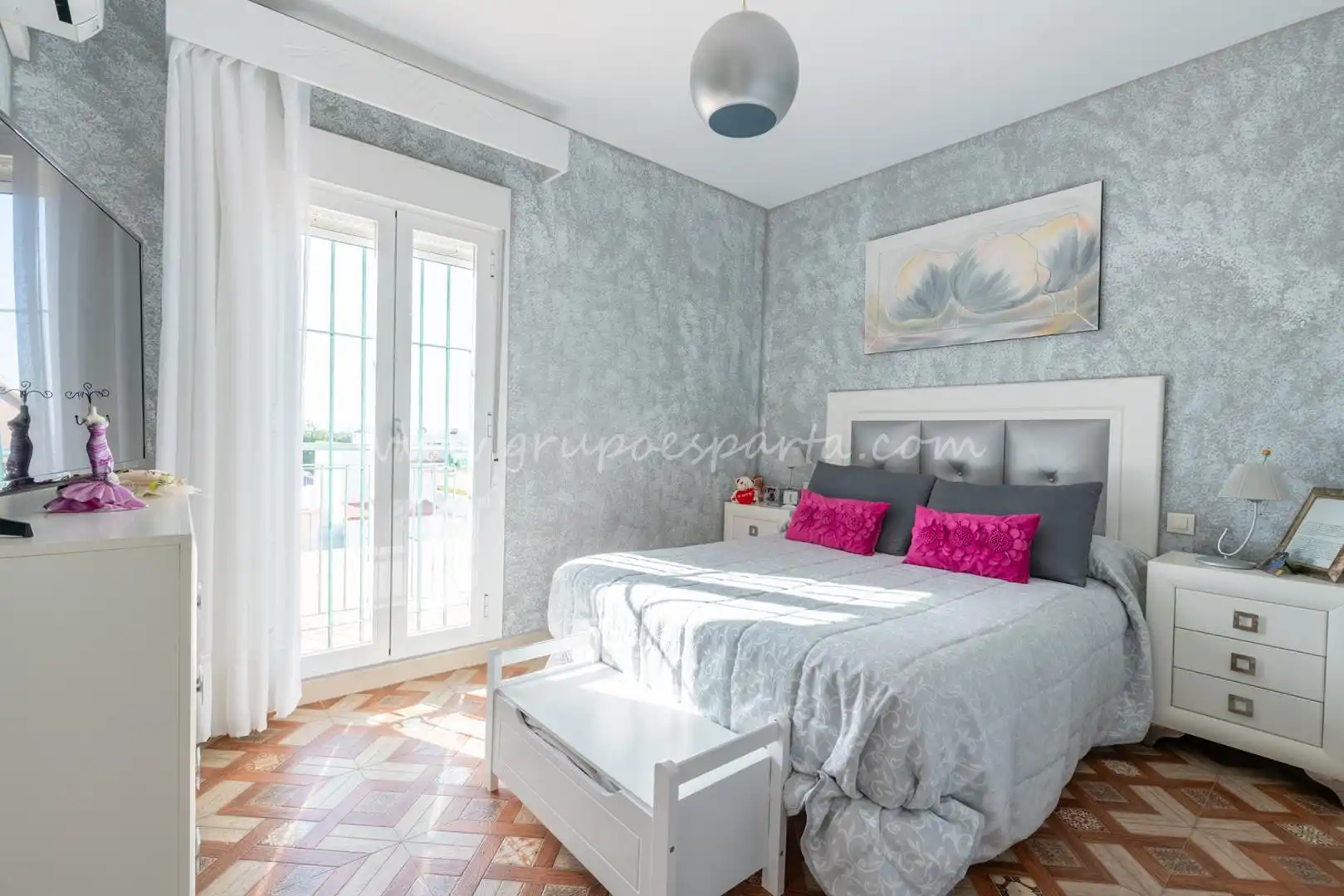 Dormitori de Casa adosada en venda en Huévar del Aljarafe amb Aire condicionat, Jardí privat i Traster