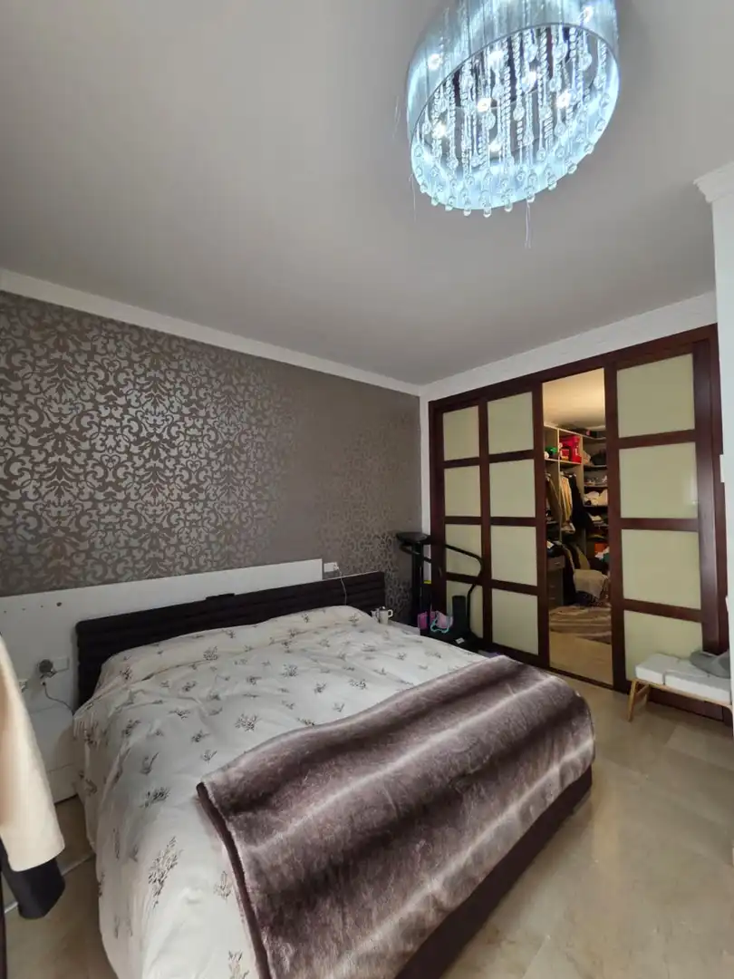 Dormitori de Casa o xalet en venda en La Rinconada amb Aire condicionat, Calefacció i Jardí privat
