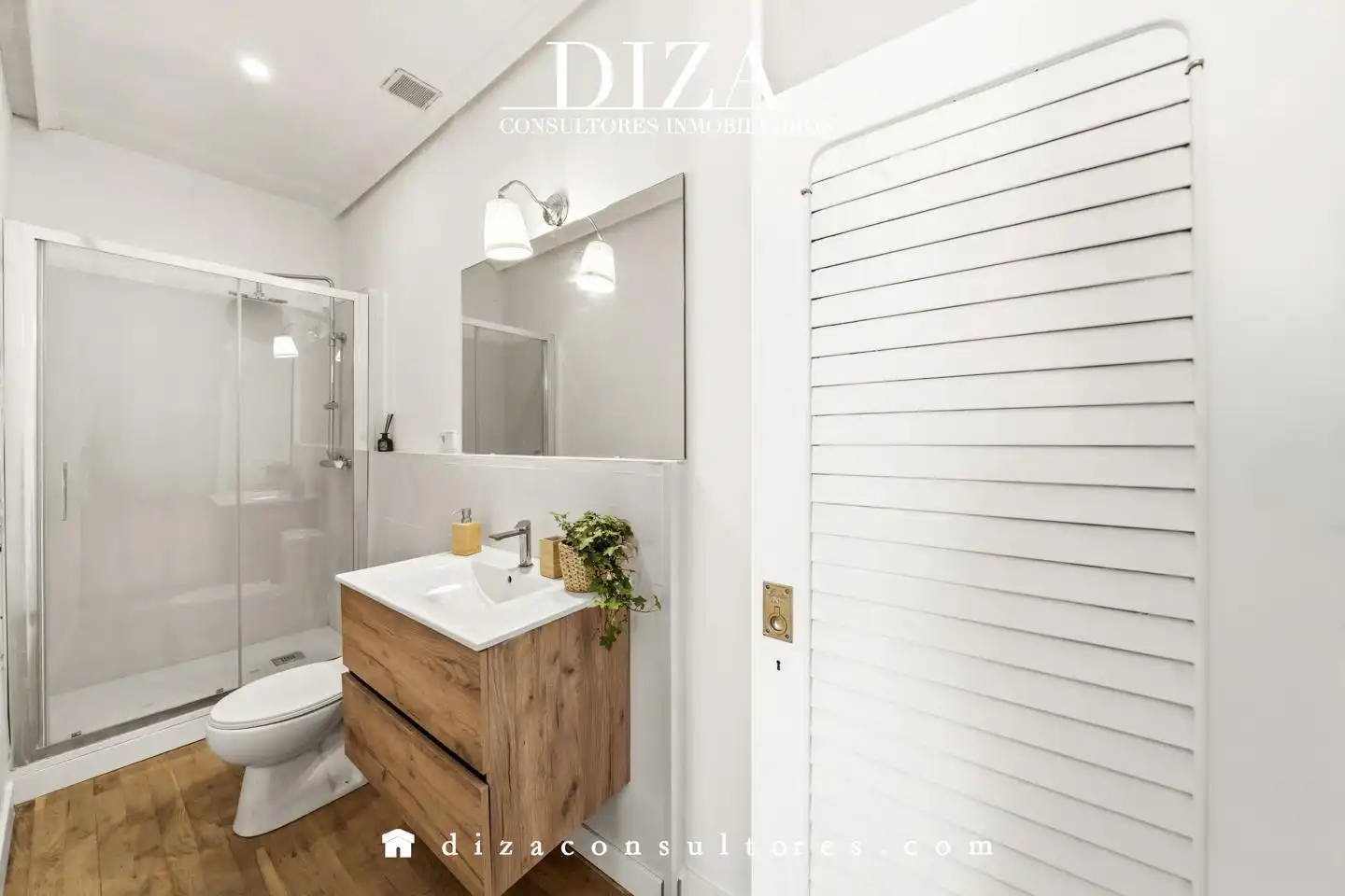Bathroom of Flat for sale in Madrid  with Air Conditioner, Terrace and Furnished