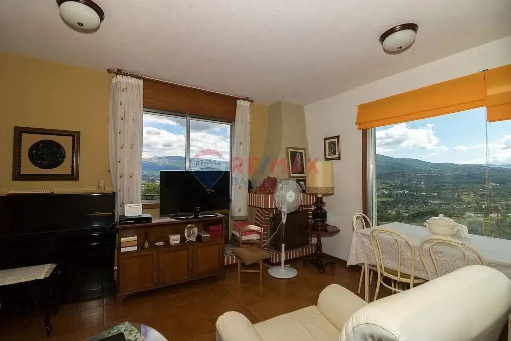 Sala d'estar de Casa o xalet en venda en As Neves   amb Calefacció, Jardí privat i Parquet