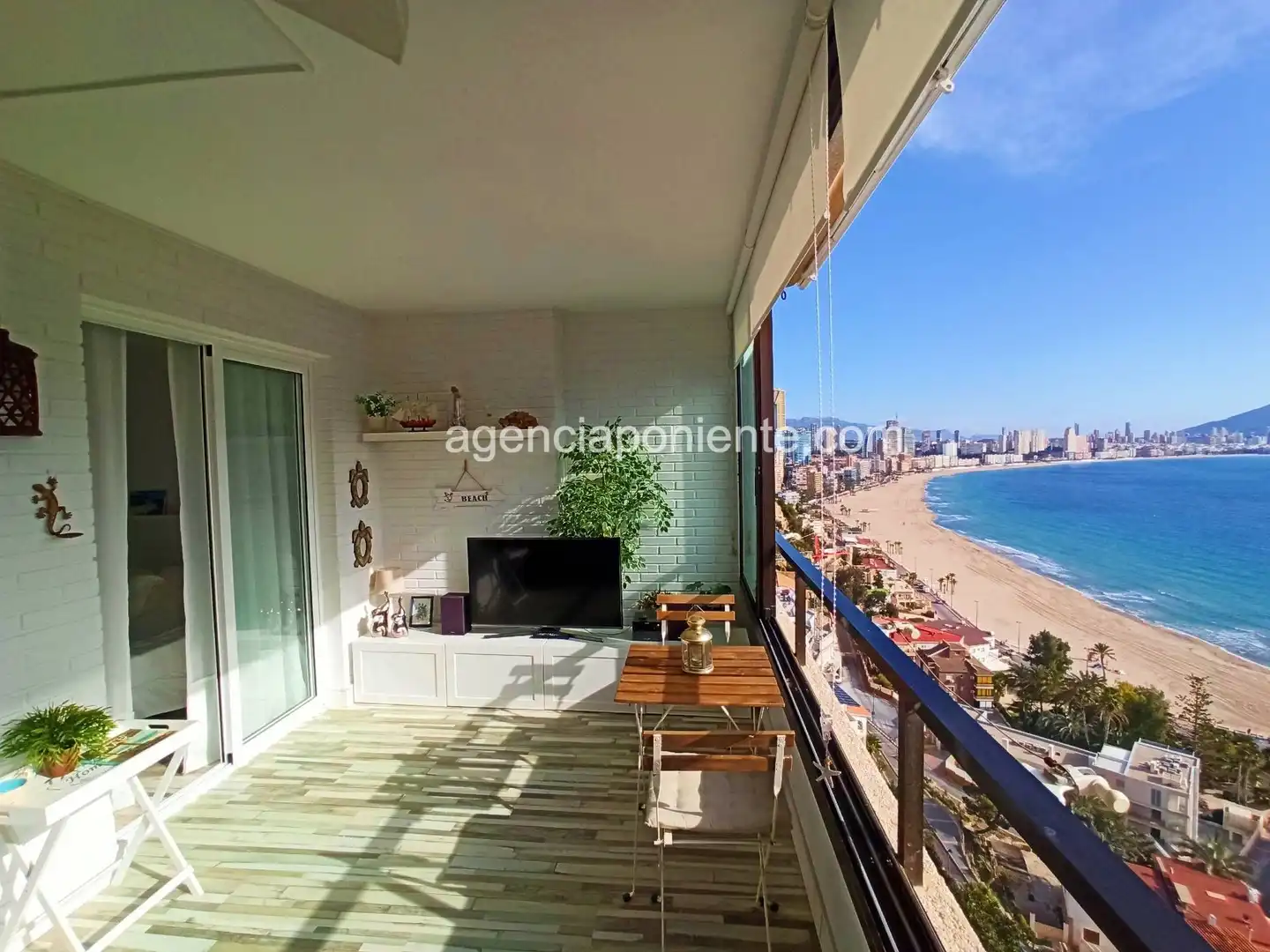 Habitación de Apartamento de alquiler en Finestrat con Aire acondicionado, Terraza y Amueblado