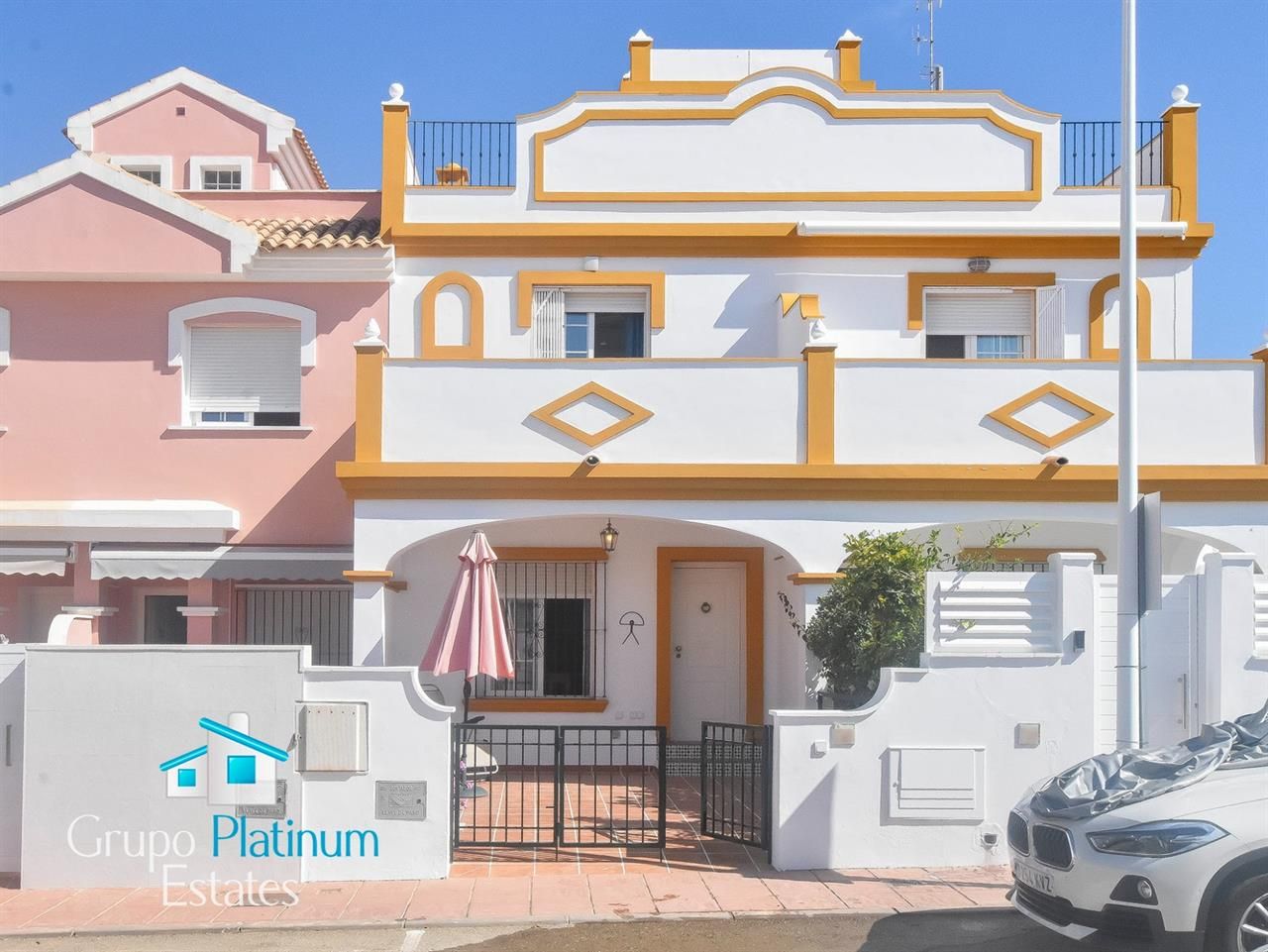 Vista exterior de Casa adosada en venda en Pulpí amb Aire condicionat, Terrassa i Piscina