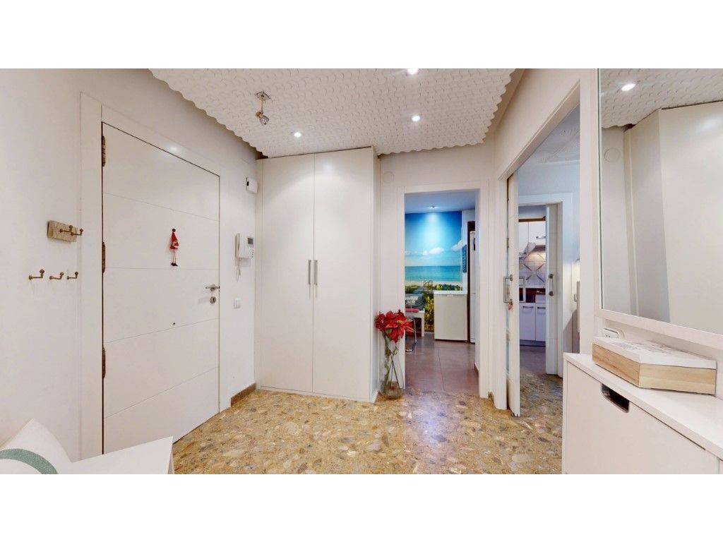 Piso en venta en  Valencia Capital con Balcón