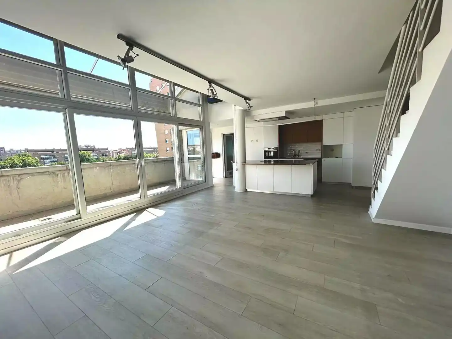 Wohnzimmer von Wohnung zur Miete in Girona mit Klimaanlage, Heizung und Parkett