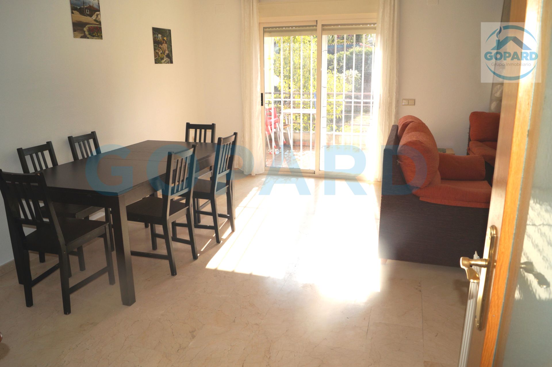 Sala d'estar de Casa adosada de lloguer en Villanueva de la Cañada amb Calefacció, Jardí privat i Parquet