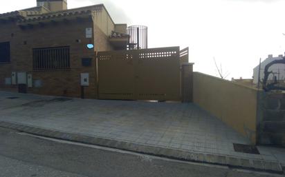 Exterior view of Single-family semi-detached for sale in Roda de Berà  with Terrace and Balcony