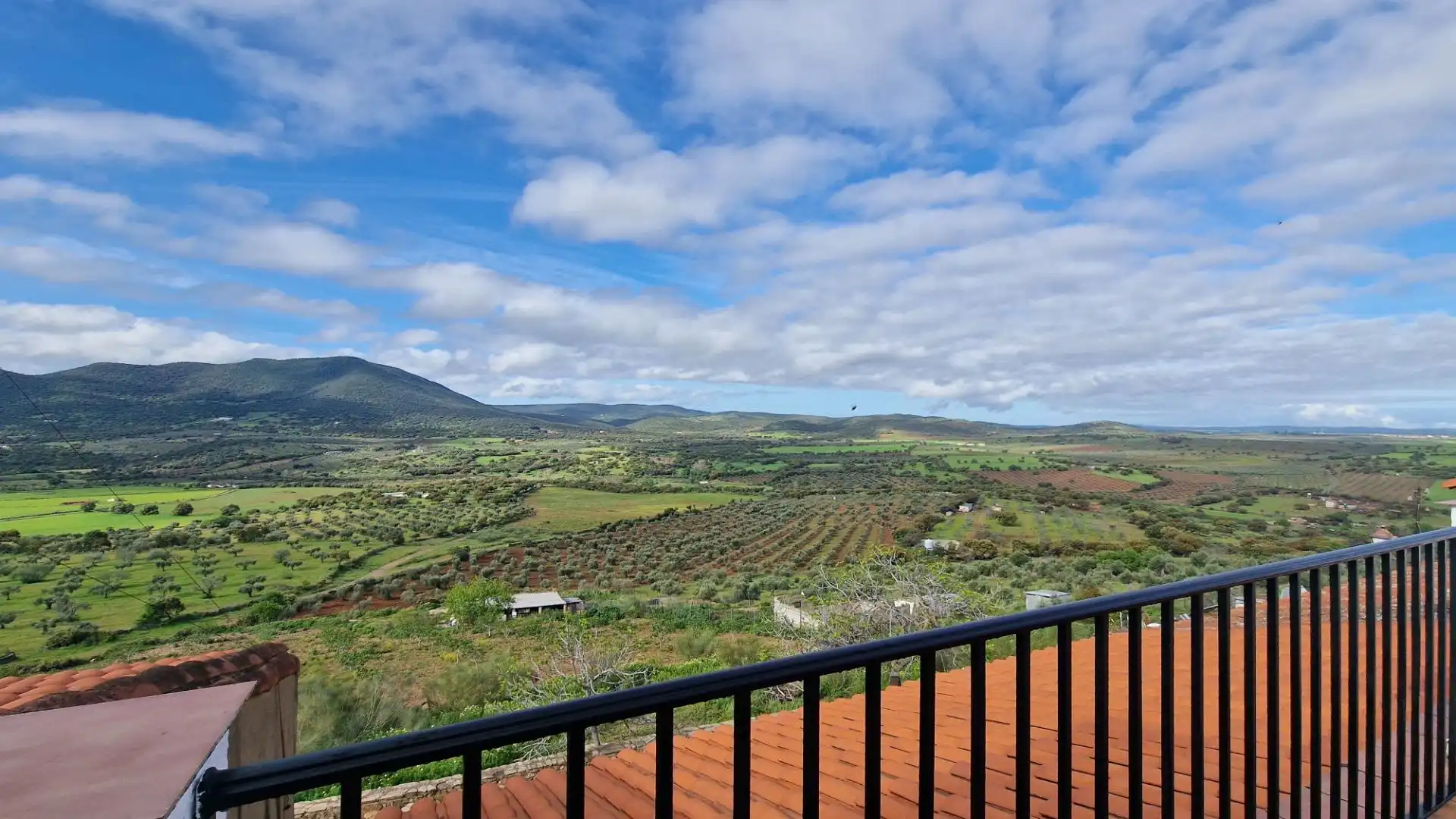 Vista exterior de Casa o chalet en venta en Nogales con Calefacción, Jardín privado y Terraza