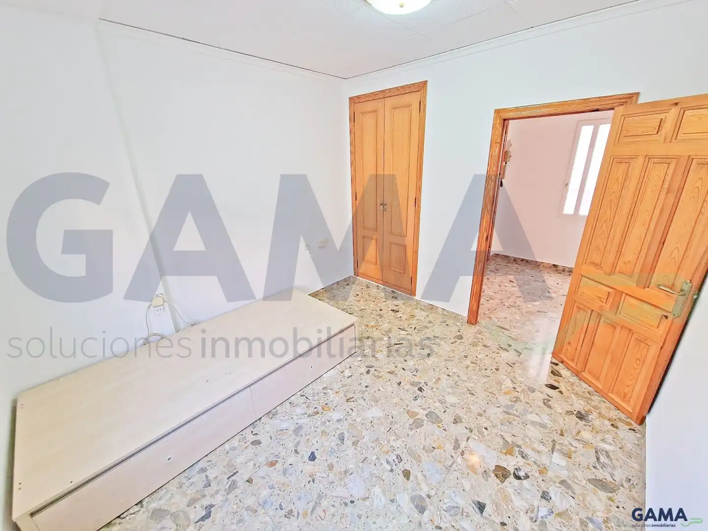 Flat for rent in Carcaixent  with Air Conditioner