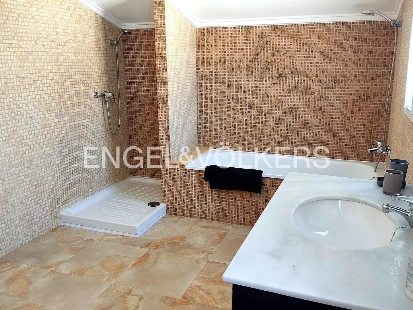 Bathroom of Houses for rent in Picassent  with Air Conditioner, Heating and Private garden