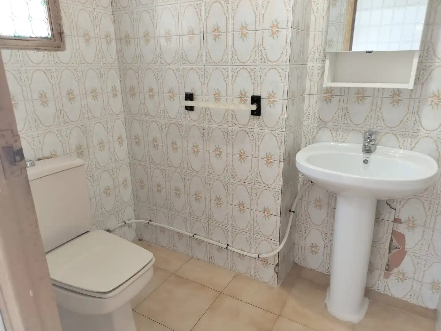 Bany de Casa o xalet en venda en La Pobla de Vallbona amb Terrassa i Traster