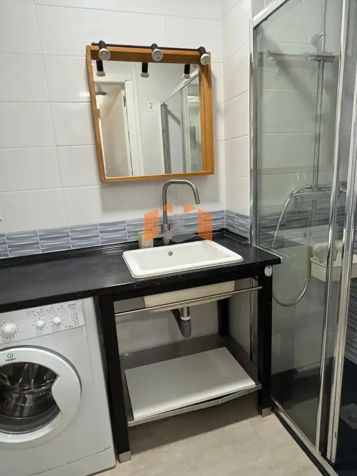 Bany de Estudi en venda en Vigo  amb Calefacció i Parquet