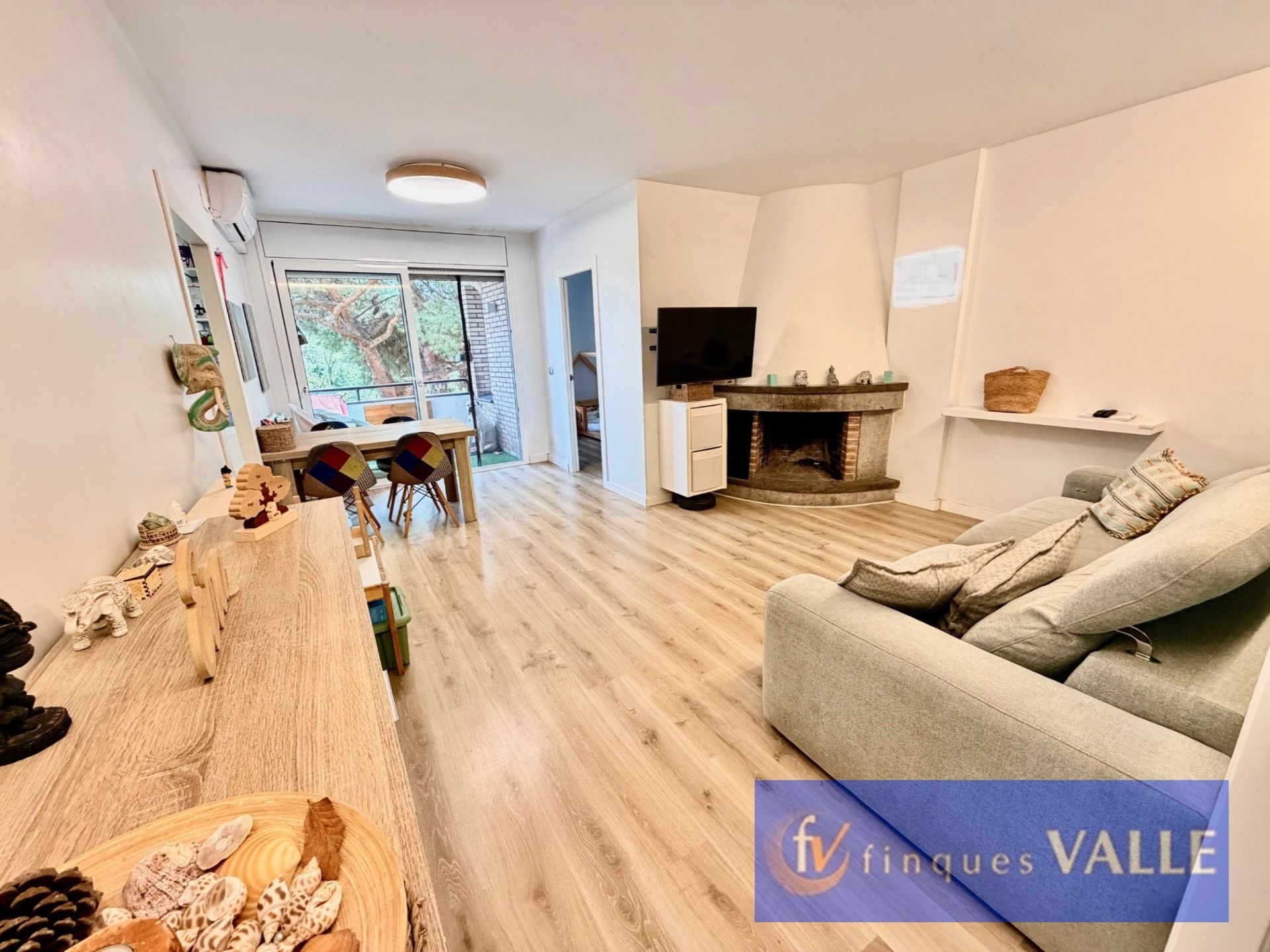 Living room of Planta baja for sale in Blanes  with Air Conditioner, Parquet flooring and Terrace