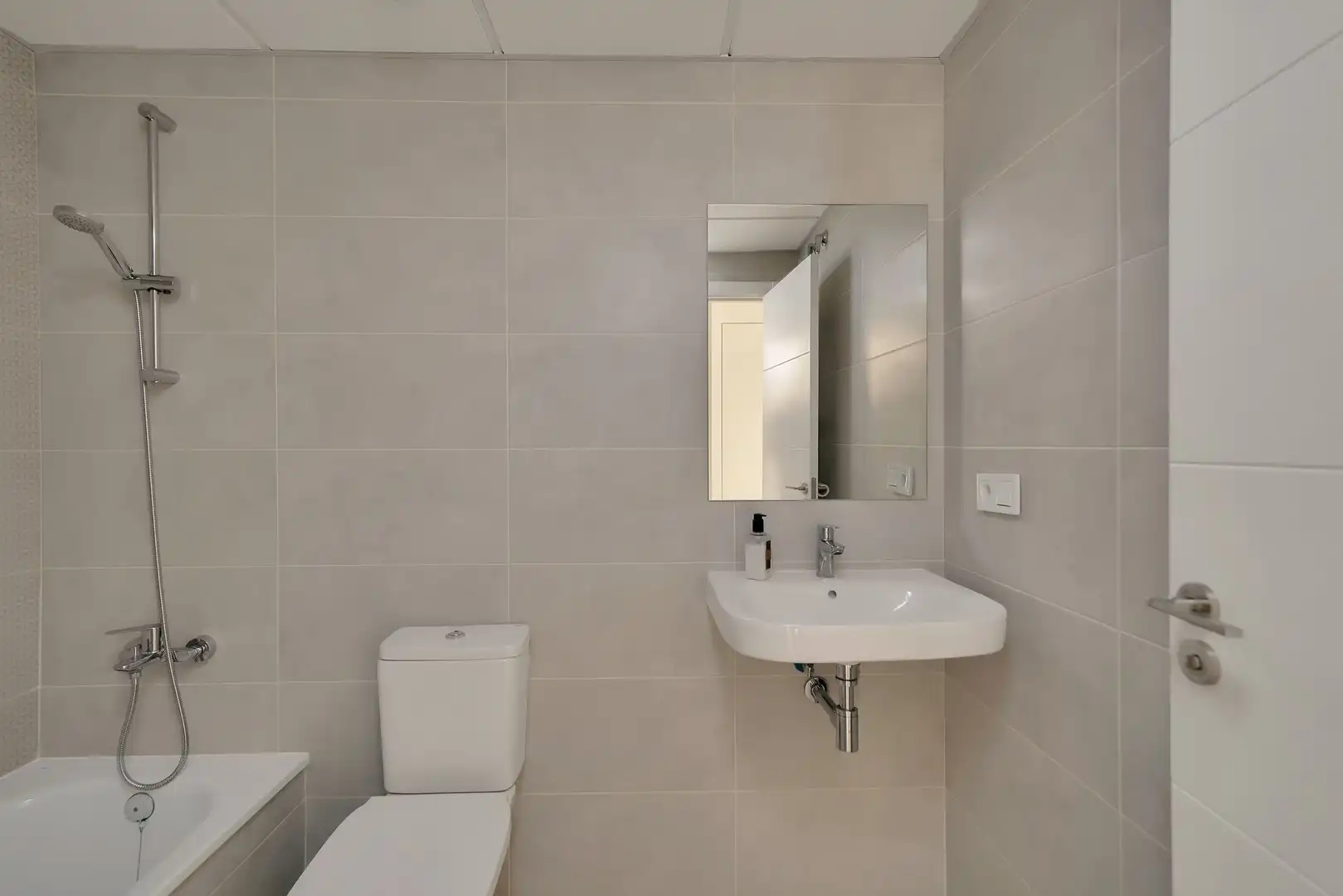 Bany de Apartament en venda en Estepona amb Terrassa