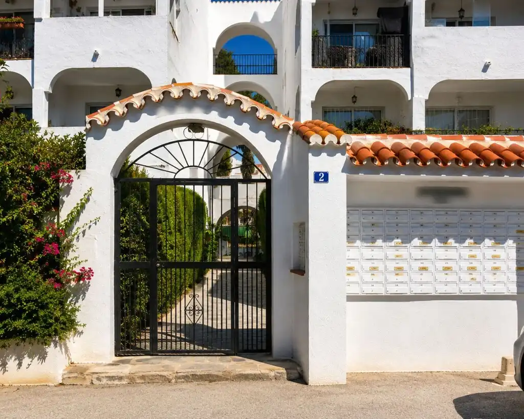 Apartamento con piscina en venta en Calahonda, imagen 15